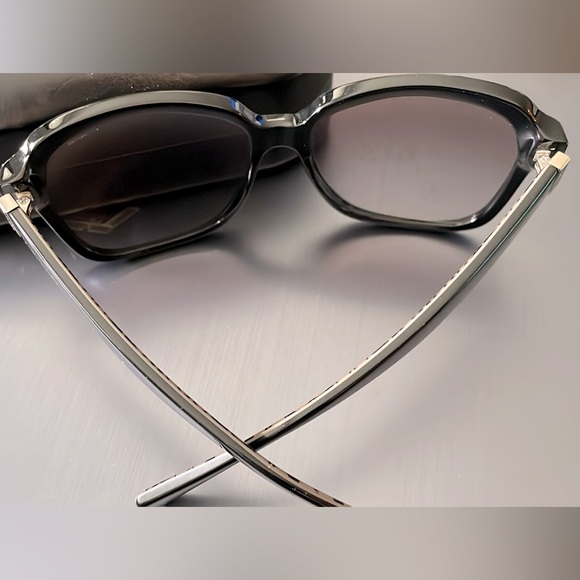 EUC Authentic Coach Women’s Sunglasses - Picture 4 of 5